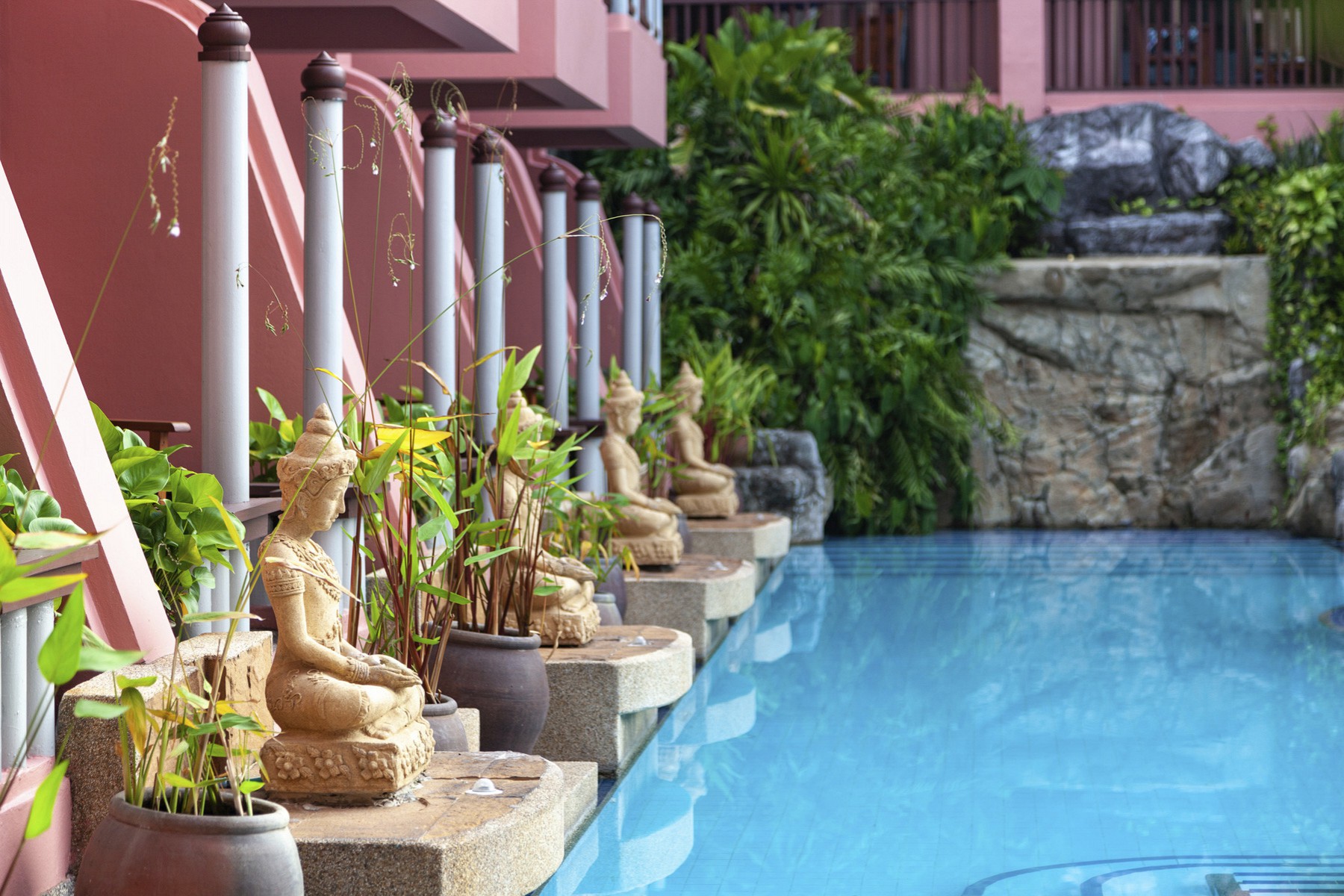 Deluxe Pool Access