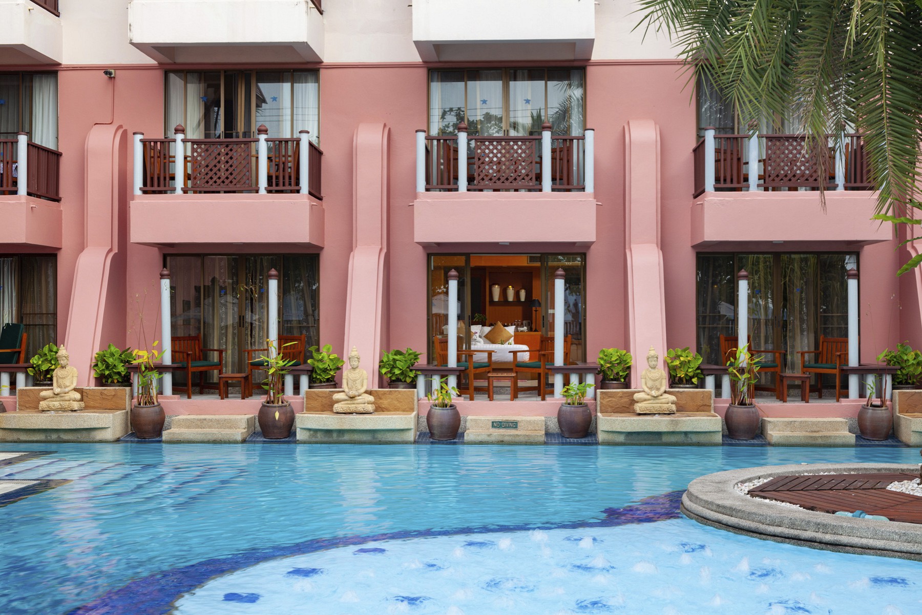 Deluxe Pool Access