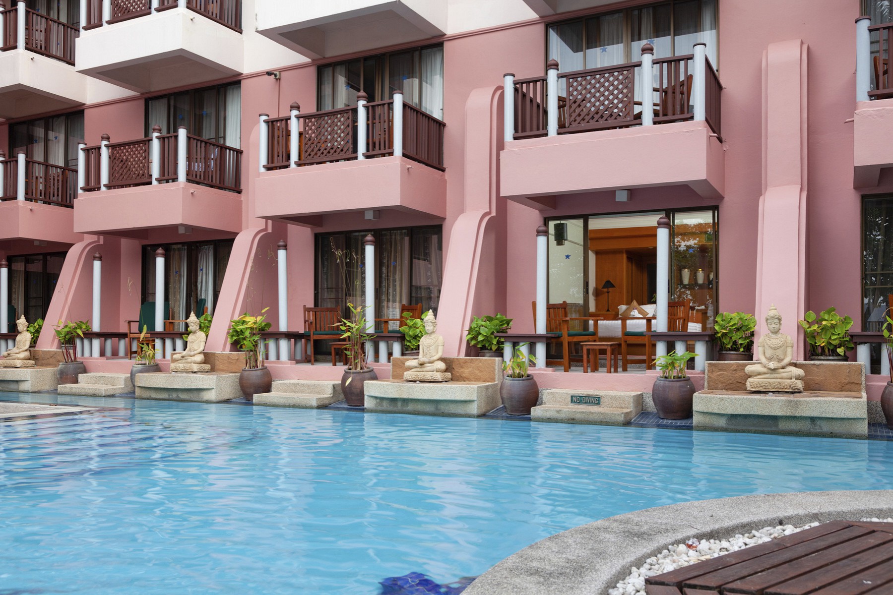 Deluxe Pool Access