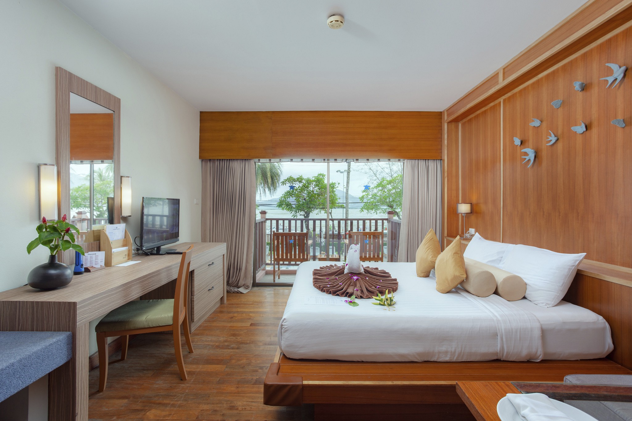Seaview Patong Hotel