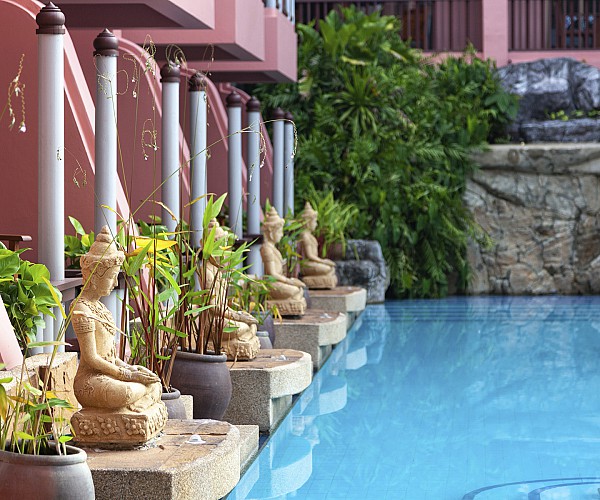 Deluxe Pool Access
