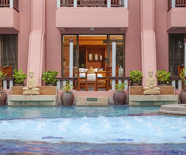 Deluxe Pool Access