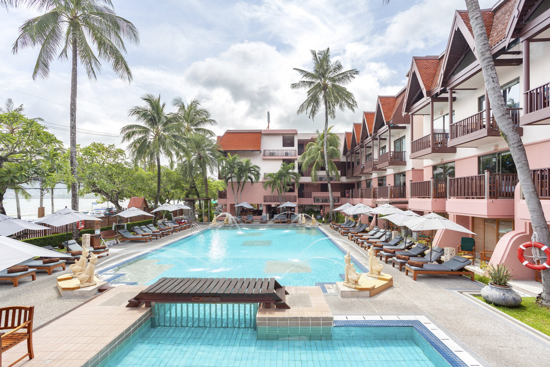 Seaview Patong Hotel